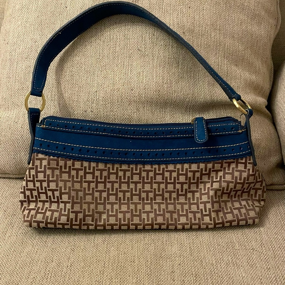 Tommy Hilfiger shoulder purse. Basically brand new!
